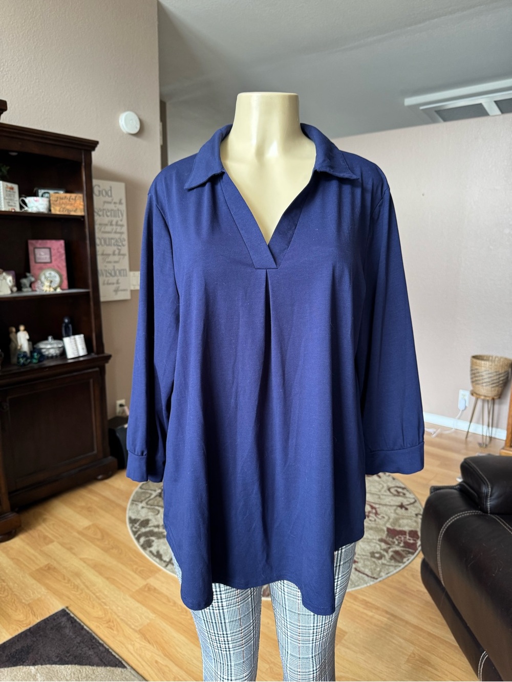 New Choice classic navy V-neck collared 3/4 sleeves blouse-size 1X